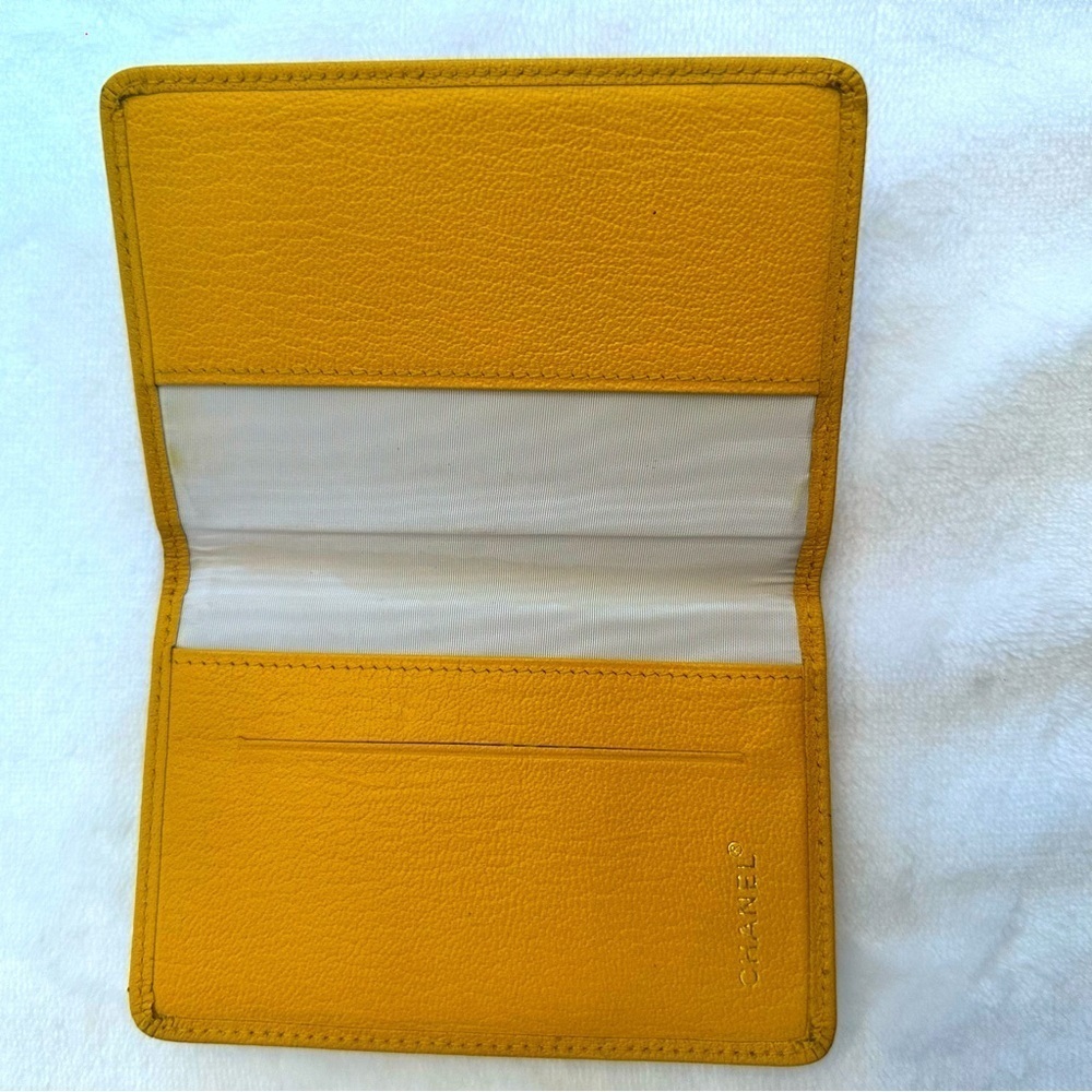 Vintage Chanel Yellow Leather Card Holder
Pre Owned - Picture 7 of 11